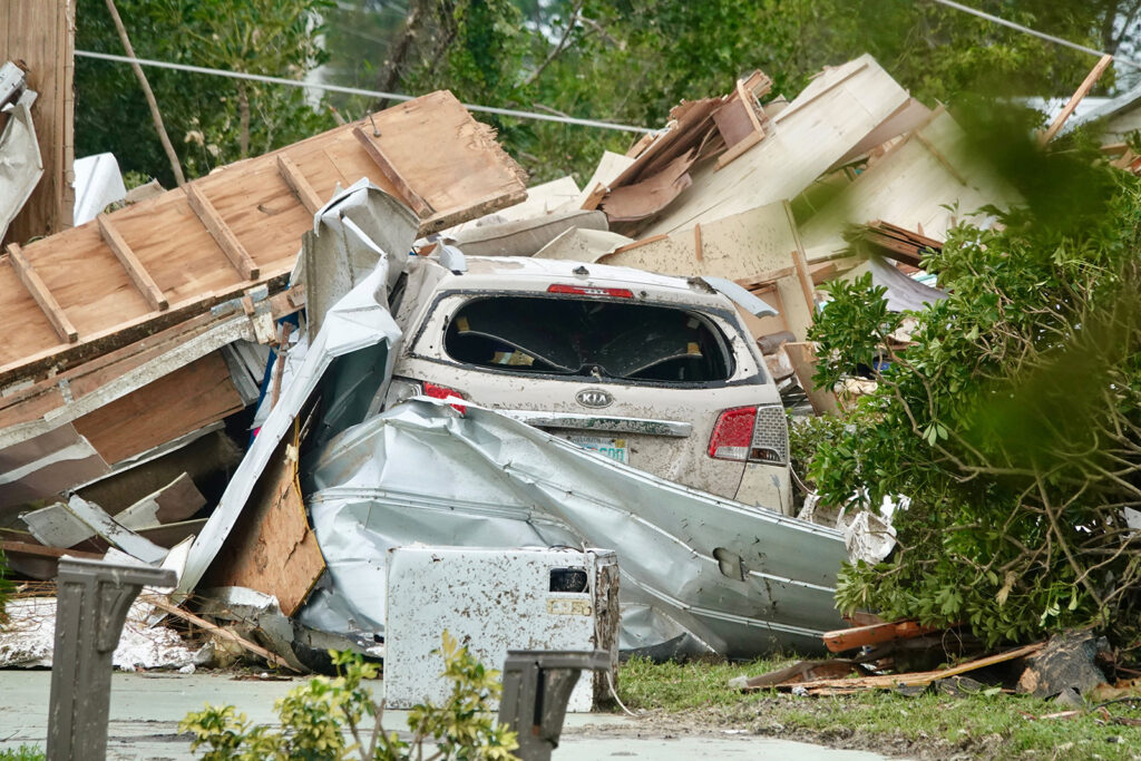 Uraganul Isaias a lovit Florida: Vânt de 165 km/h, inundații și distrugeri masive