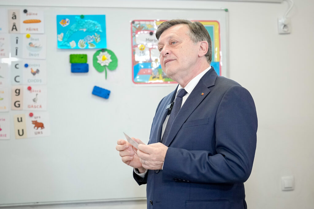 Crin Antonescu critică desemnarea lui Luca Niculescu: Este irelevant din punct de vedere politic