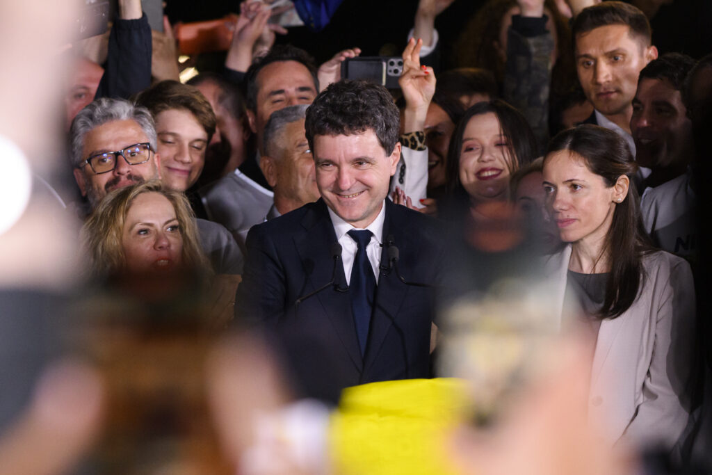 MEDIAFAX 35. 2025 – Alegerile prezidențiale se reiau: Nicușor Dan ajunge la Cotroceni. Noul Guvern, condus de Ilie Bolojan. Moare primul președinte postdecembrist al României, Ion Iliescu