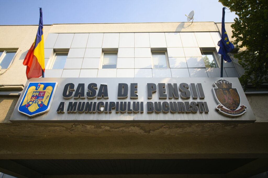 Pensionarii primesc bani în plus în decembrie. Sumele diferă în funcție de venit