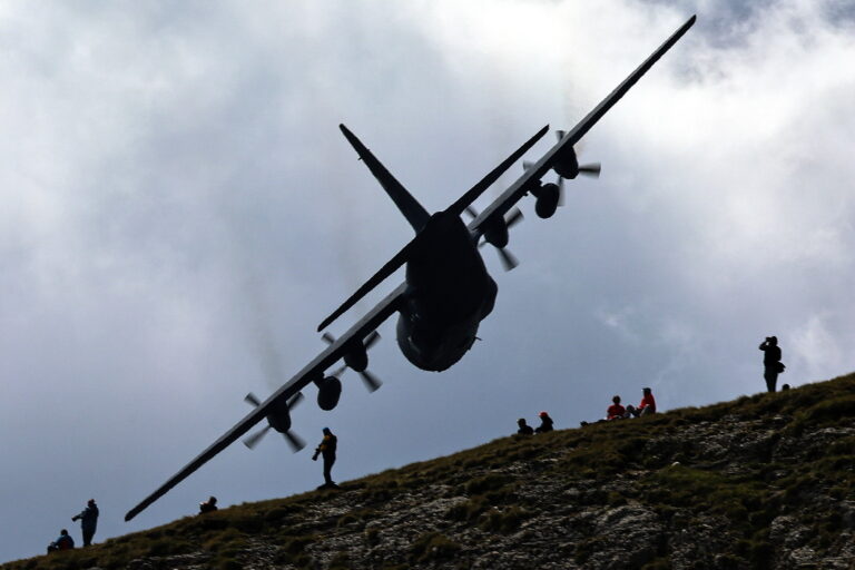 SUA și România marchează 30 de ani de Parteneriat Strategic Statele Unite au livrat o aeronavă C-130 Hercules Armatei Române