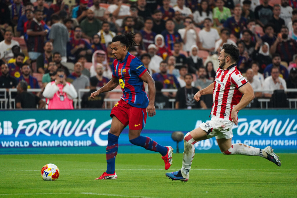 Probleme pentru Barcelona înaintea meciurilor cu PSG și Real Madrid. Doi fundași s-au accidentat