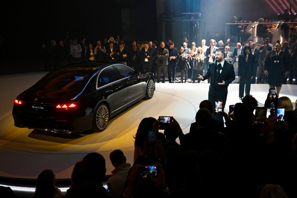Colecție Mercedes spectaculoasă, scoasă integral la vânzare: 83 de mașini S-Class și o piesă unică în lume