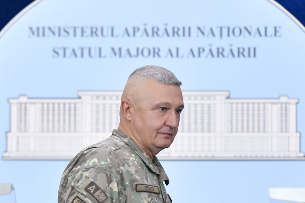 MApN avertizează asupra unor postări alarmiste de pe Facebook: Declarații scoase din context, atribuite șefului Statului Major al Apărării