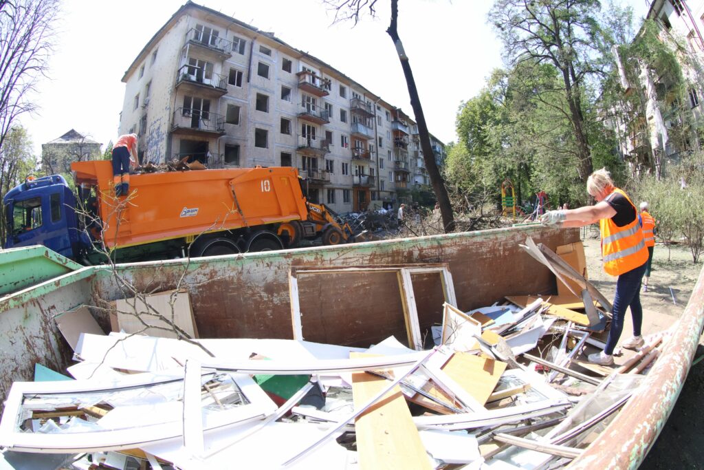 Val de atacuri rusești cu rachete balistice asupra Kievului: Un mort, răniți și pagube la metrou