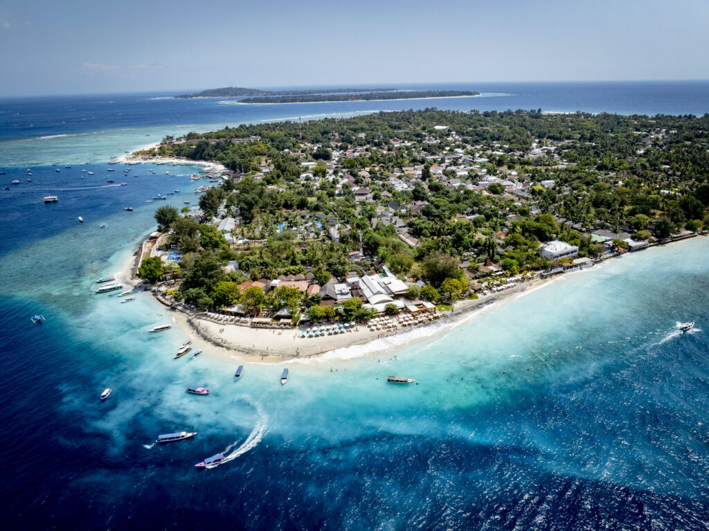 O insulă din Pacific riscă să fie înghițită de ocean, dar locuitorii refuză să plece. Cum încearcă să își salveze casele