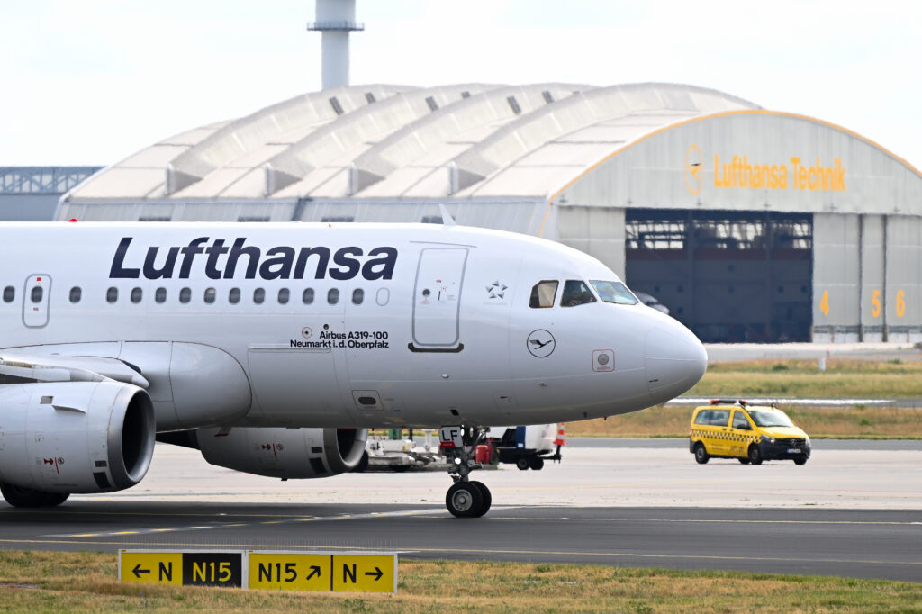 Lufthansa își extinde influența în Europa. Compania germană cumpără 44,9% din TAP Air Portugal
