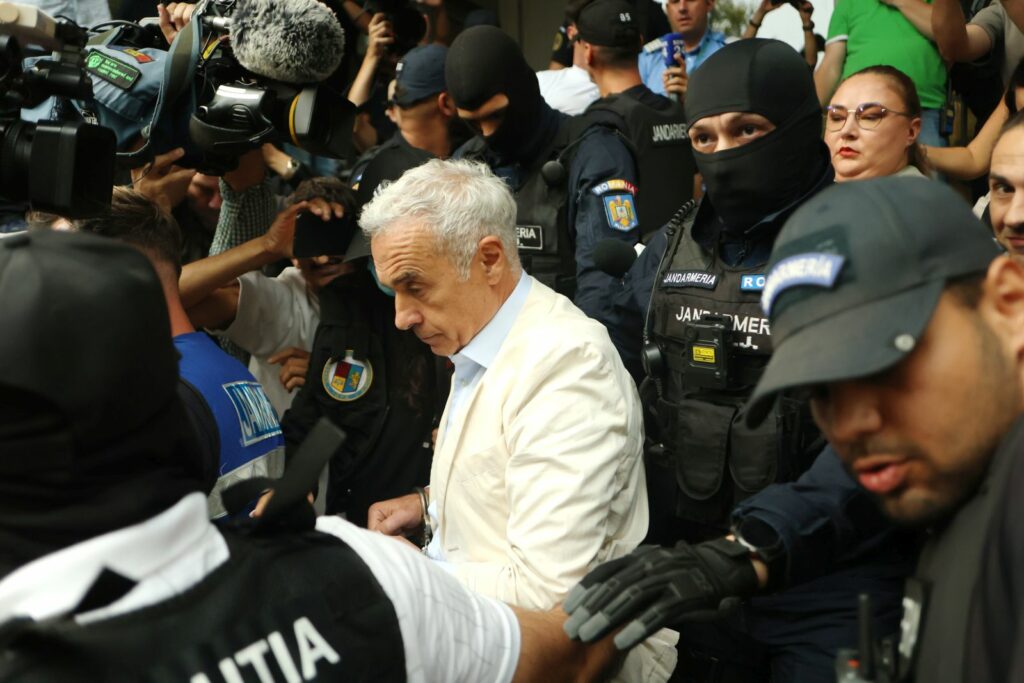 Detalii despre cele două săptămâni petrecute de Călin Georgescu în arest. Cine i-ar fi adus zilnic mâncare