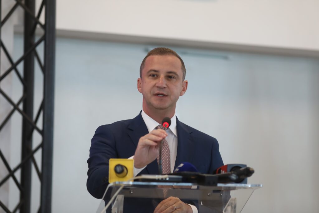 Discordie pe scena politică bănățeană, după plecarea lui Fritz. Simonis aduce în discuție eventuale alegeri parțiale