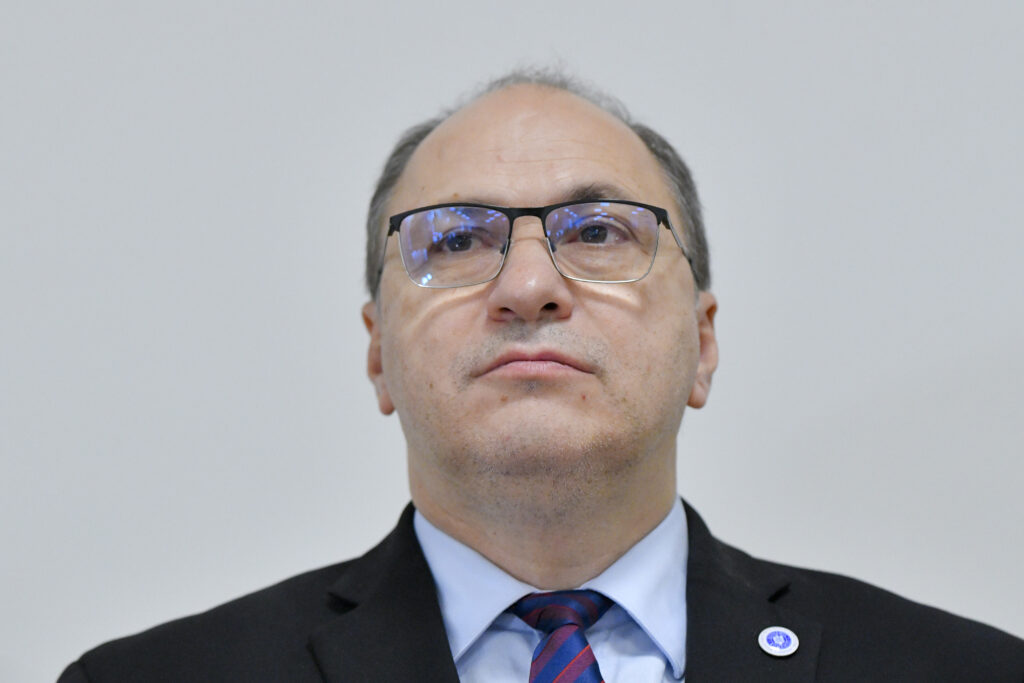 Reacția ministrului Educației după ce un profesor a fost agresat la Timișoara: „Nicio nemulțumire nu justifică intimidarea sau violența”