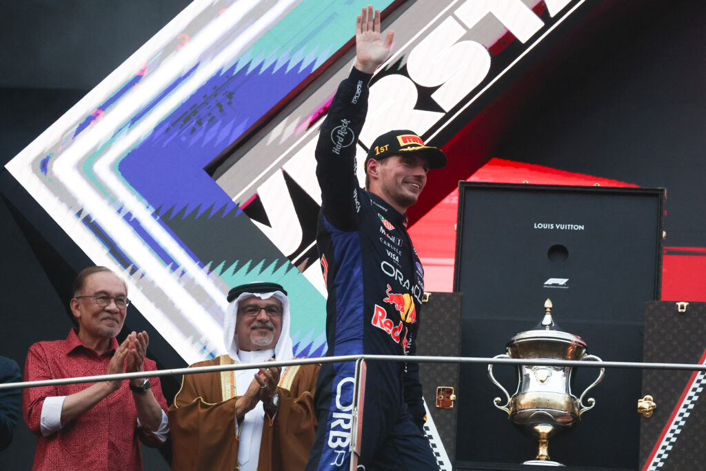 Max Verstappen a câștigat Marele Premiu al Bahrainului, desfășurat în Malaezia. Prima victorie după aproape un an