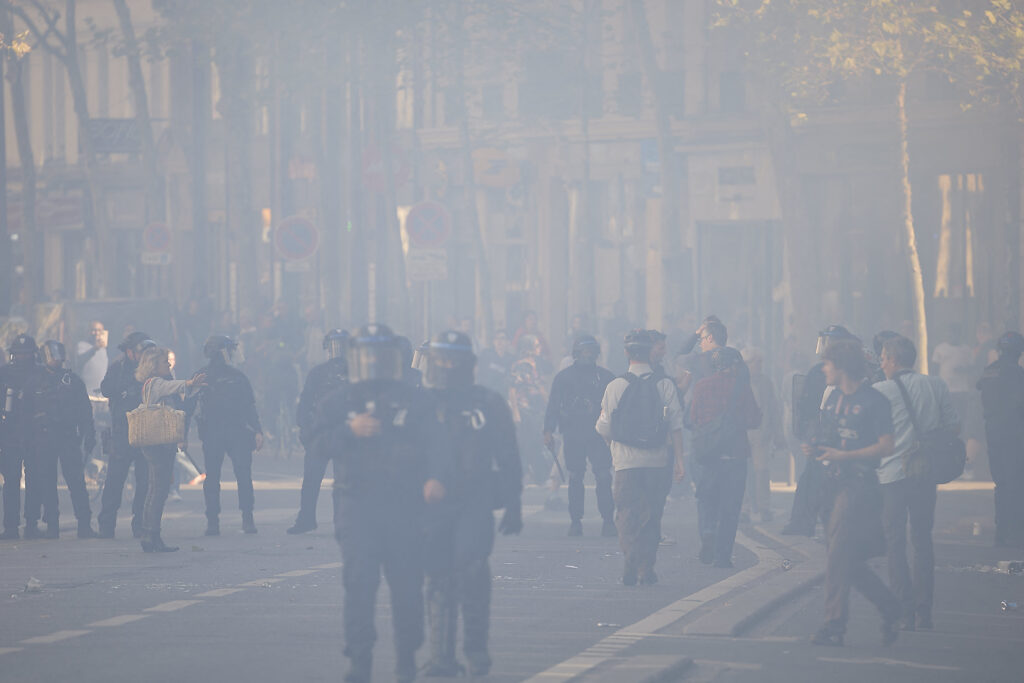 Poliția franceză, sub presiune după ce mai mulți elevi au fost grav răniți în timpul protestelor
