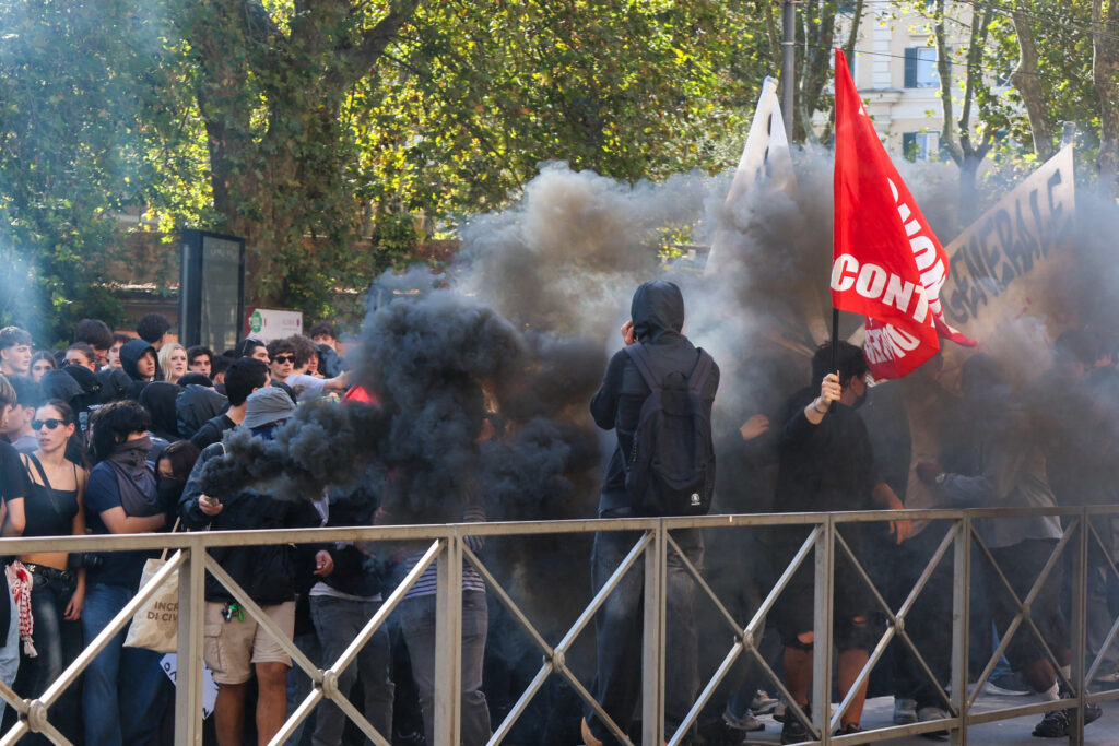 Italia se pregătește pentru o nouă rundă de proteste sâmbătă. Mii de polițiști, pe străzi