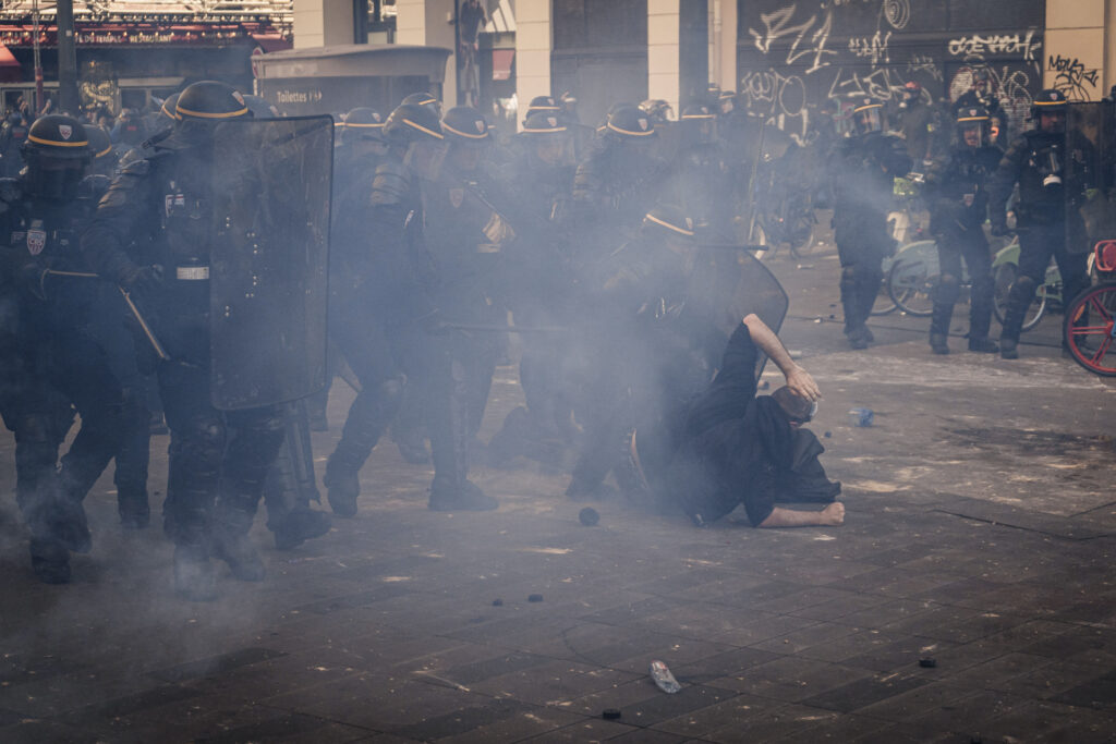 Protestele din Franța. Un candidat la prezidențiale cere mobilizarea armatei