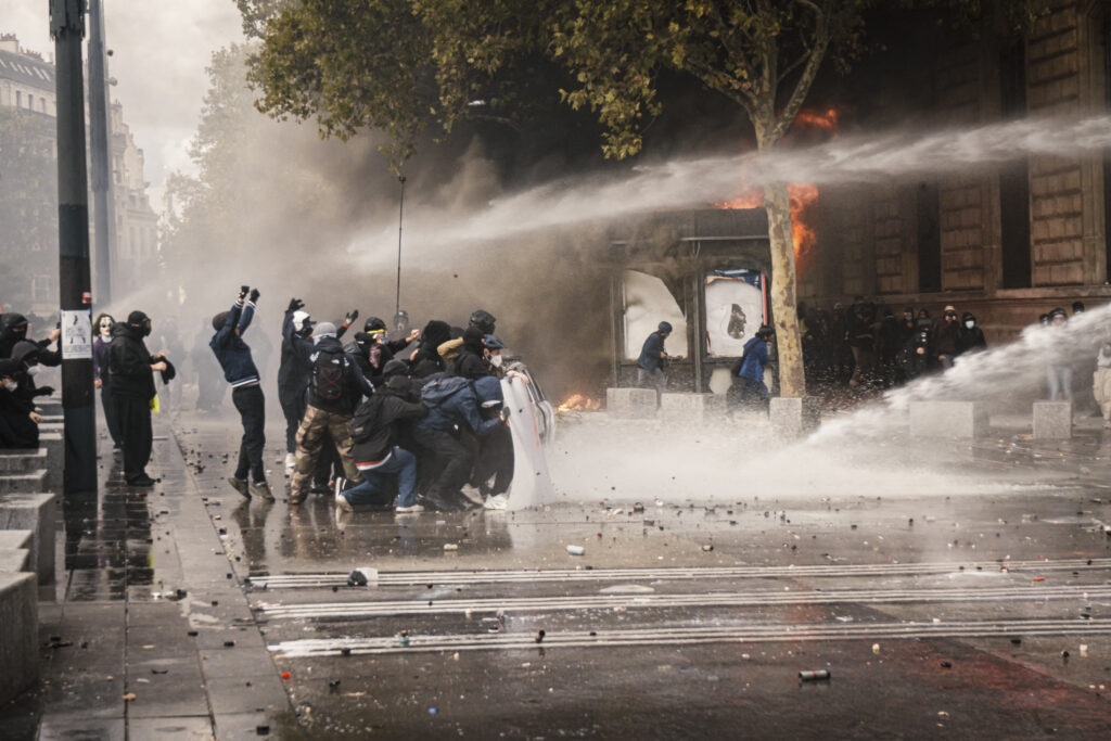 Violențele din Franța schimbă calculele politice înaintea alegerilor prezidențiale din 2027. Cine profită de criză și cine are de pierdut