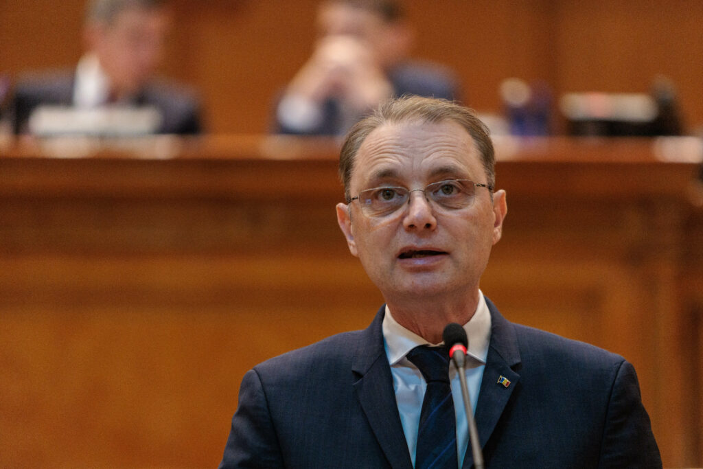 Presa internațională, despre învestirea lui Luca Niculescu: Parlamentul României confirmă un nou prim-ministru după luni de blocaj