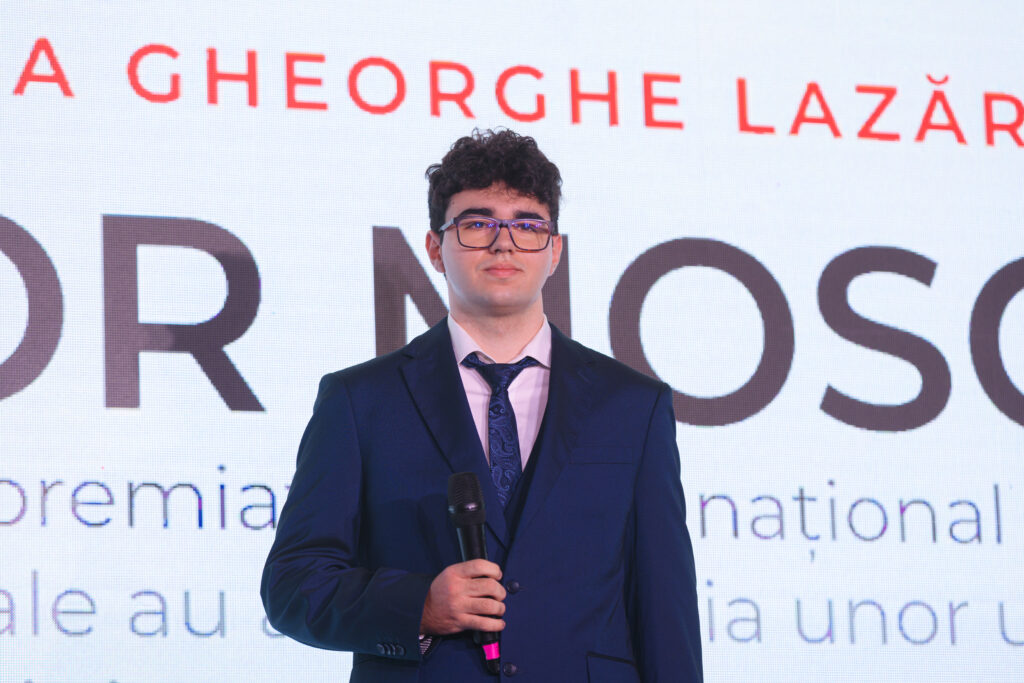 Vrea să studieze în SUA și să găsească soluții pentru poluare. Teodor Moscalu a primit Bursa Gheorghe Lazăr la GALA MEDIAFAX 35