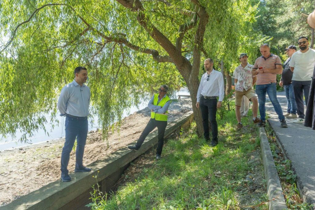 Primăria Capitalei modifică proiectul de reabilitare a malurilor Lacului Herăstrău. Mii de arbori vor fi salvați de la defrișare