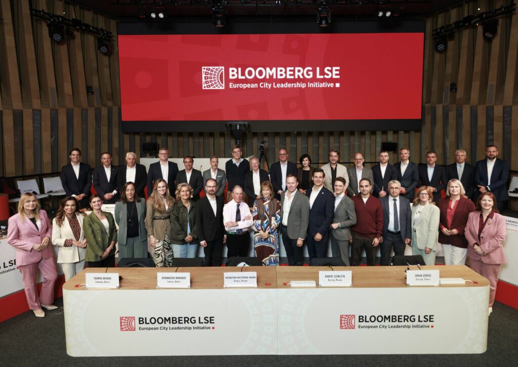 Bucureștiul, inclus pentru prima dată în programul de formare al lui Michael Bloomberg Ciucu: Voi primi asistență pentru dezvoltarea unor politici de mobilitate
