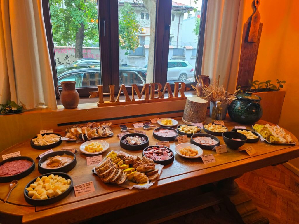 Dulceață de usturoi, ketchup de prune și bere cu leuștean. Mii de produse de la mici producători români, disponibile pe o nouă platformă online. Cum funcționează Hambar și ce trebuie să știe producătorii