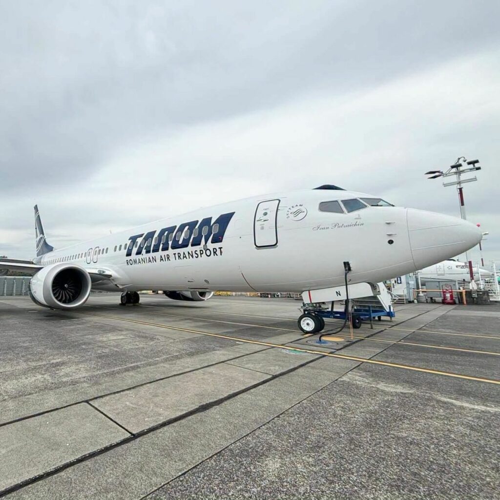 Aeronava TAROM „Ivan Patzaichin” a făcut primul zbor oficial La Chișinău a fost primită cu tunuri de apă