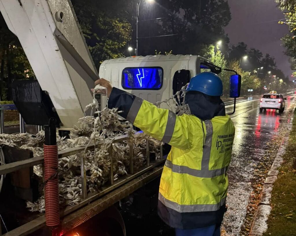 Primăria Capitalei anunță că 6 milioane de luminițe vor împodobi bulevardele Bucureștiului. Când se deschide Târgul de Crăciun din Piața Constituției