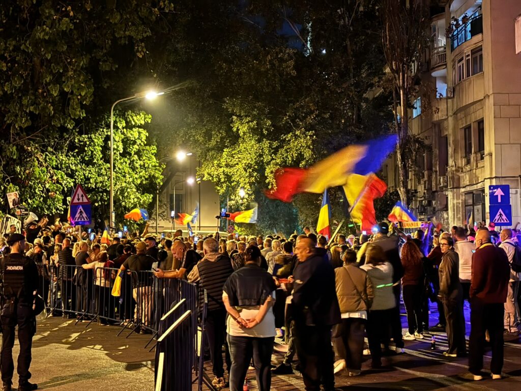 „Călin Georgescu este președinte” În jur de 200 de susținători, la Arestul Central