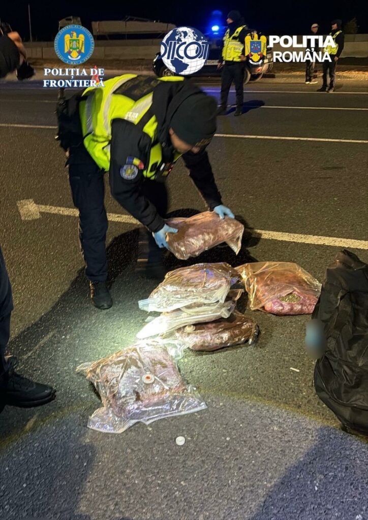 Tânăr prins într-un autocar la Nădlac cu peste 7 kilograme de canabis aduse din Spania