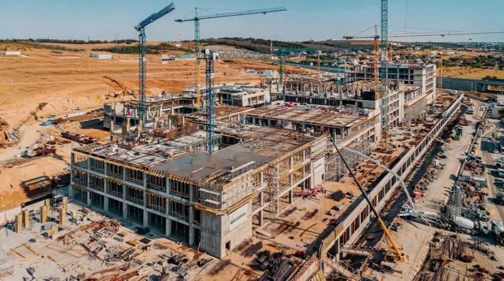 Întârzieri la plățile constructorilor Spitalului Regional Craiova. Rogobete: „Au continuat să muncească”. Stadiul construcției a depășit 25%