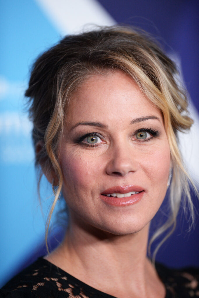 Actrița Christina Applegate spune că a fost diagnosticată greșit cu scleroză multiplă