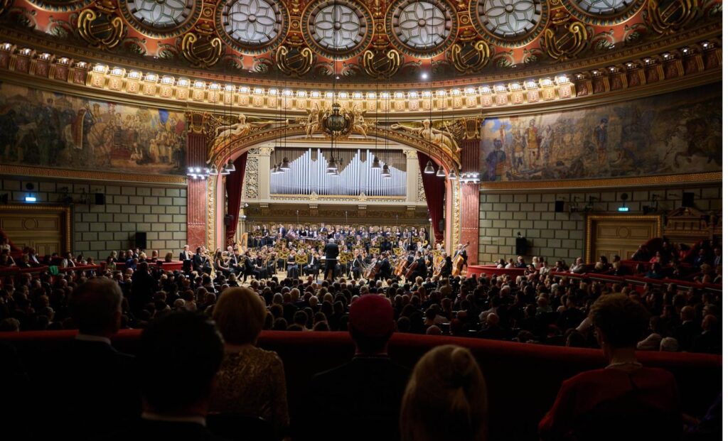 Concertul Regal Caritabil: 270.000 de euro strânși pentru tinerii artiști din România