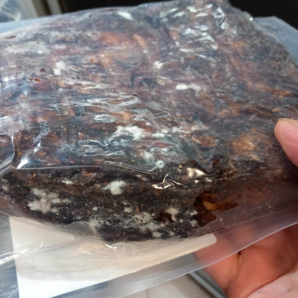 De la carne cu mucegai la butelii corodate: lista neregulilor descoperite la controale în toată țara