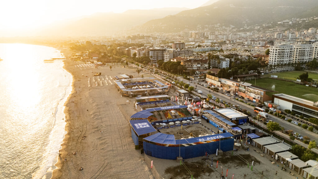 44 de cluburi din cinci continente se reunesc în Turcia pentru World Winners Cup 2026. Alanya găzduiește competiția internațională de fotbal pe plajă