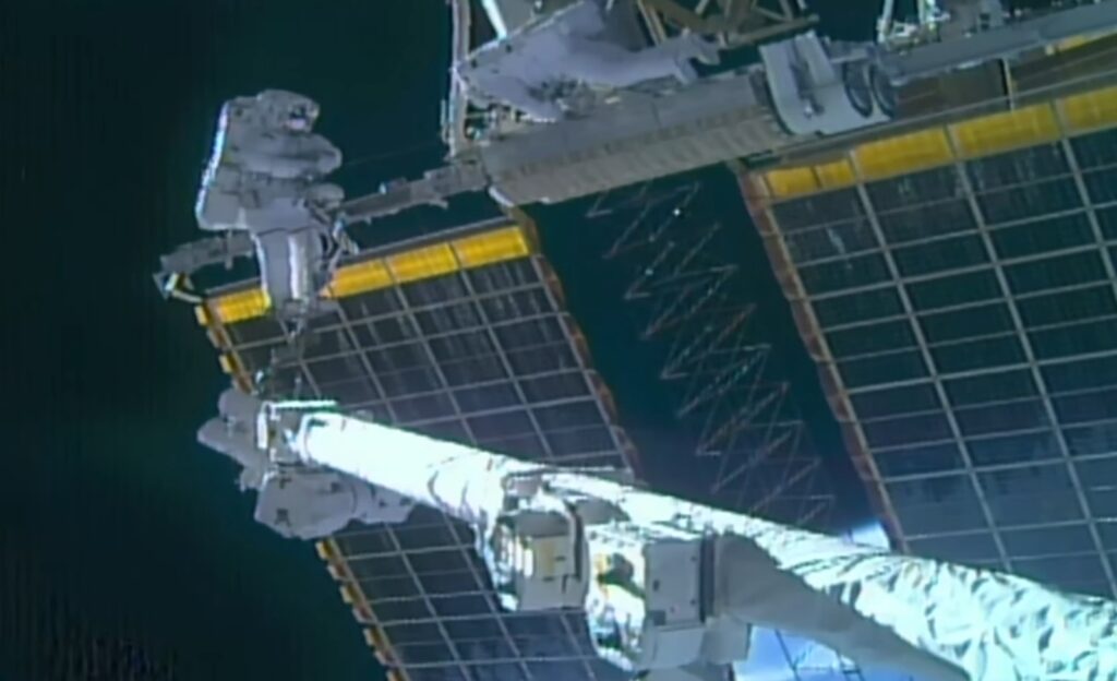 Doi astronauți au petrecut peste șapte ore în afara Stației Spațiale Internaționale. Ce au instalat la 420 de kilometri de Pământ
