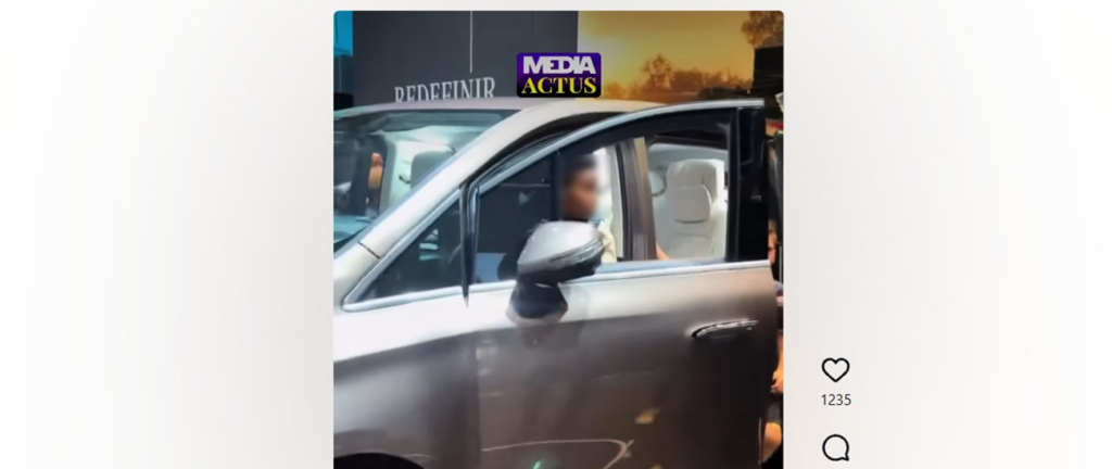Incident neobișnuit la Salonul Auto de la Paris. Un copil de 12 ani a reușit să pornească un Mercedes electric expus