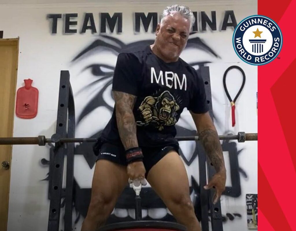 Record mondial incredibil. Un bărbat a ridicat 159 de kilograme cu un singur deget