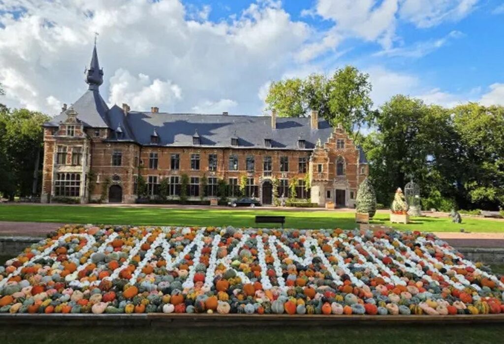 Un dovleac cât o mașină mică, vedeta unui festival din Belgia. Cântărește 772 de kilograme