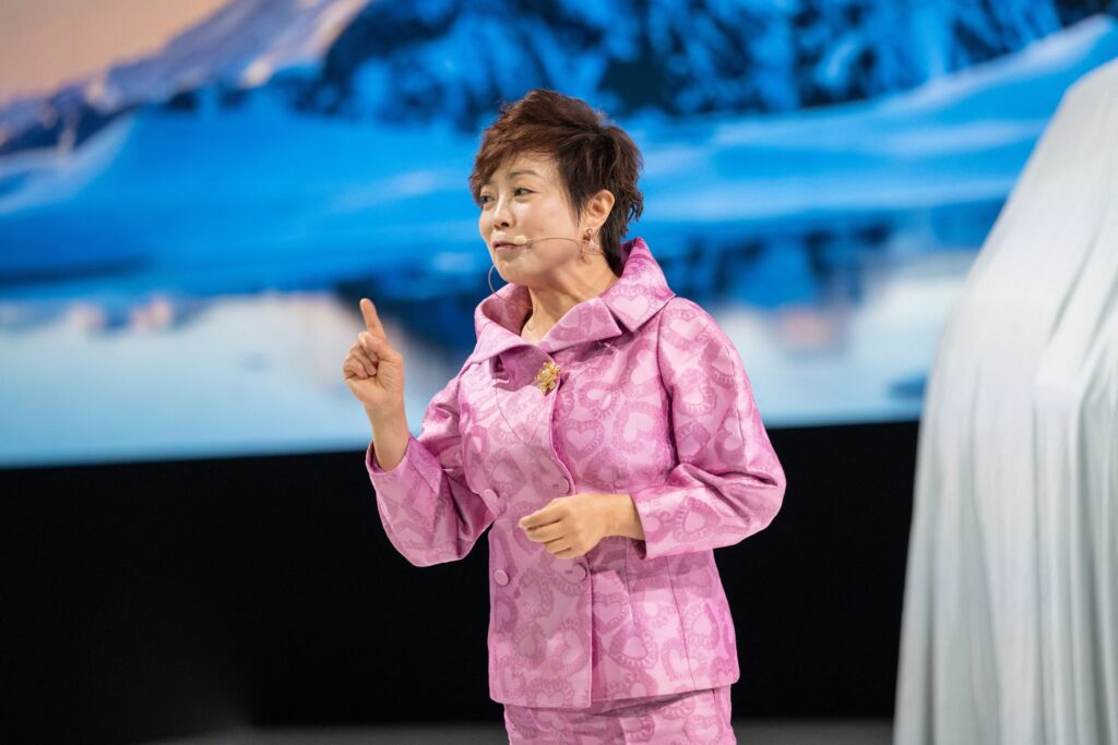 Gigantul chinez BYD anunță investiții în România. Stella Li: Stații de încărcare ultrarapidă | Planuri pentru furnizorii români și ce spune despre o posibilă fabrică