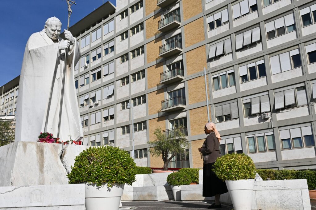 Spitalul din Roma unde a fost operat Papa Leon folosește cultura pentru a sprijini vindecarea pacienților
