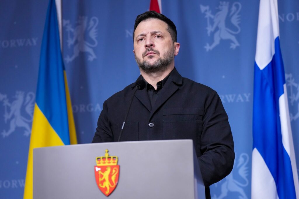 Volodimir Zelenski afirmă că Ucraina dorește să mențină o armată de 800.000 de militari, excluzând neutralitatea