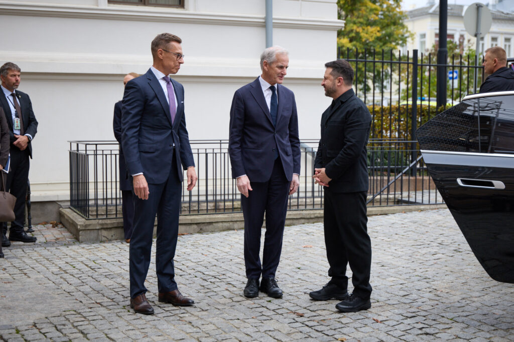 Discuții telefonice cu miză diplomatică. Liderii Finlandei și Norvegiei au vorbit cu Putin, apoi cu Zelenski
