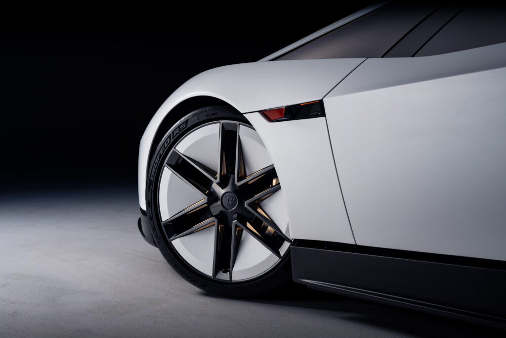 Noua mașină zburătoare „Roadster” a Tesla nu poate circula pe șosele Motivul pentru care nu poate fi utilizată pe drumurile publice