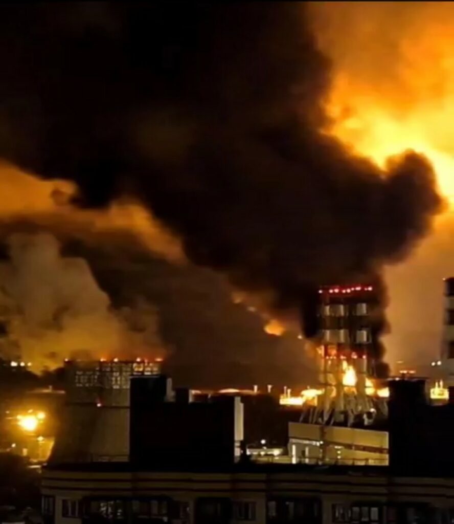 Incendiu de proporții la terminalul petrolier din Sankt Petersburg, după un atac masiv al Ucrainei