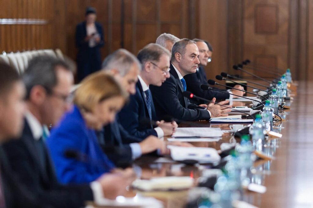 Planurile Finanțelor pentru 2027: compensarea accizei la motorină, bani pentru investiții și noi finanțări pentru firme