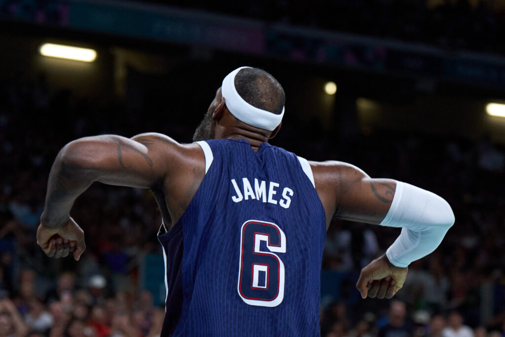 NBA: Philadelphia 76ers, revenire-record de 29 de puncte. LeBron James îi răspunde lui Trump