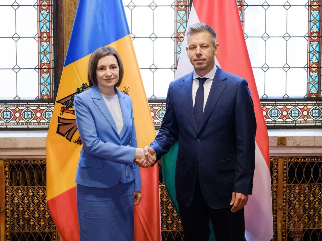 70 de ani de la Revoluția anticomunistă maghiară. Europarlamentar român: Maia a fost acolo la Budapesta, așa cum e normal, diplomatic deștept. Este cel mai bun președinte pe care nu l-am avut vreodată.