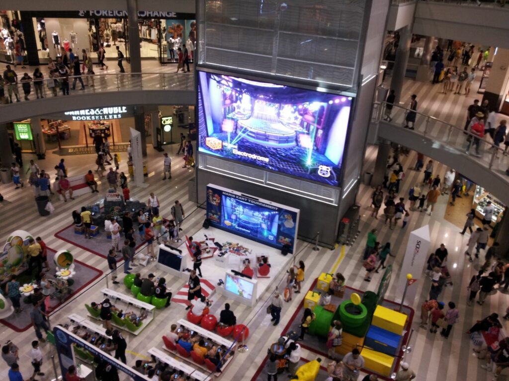 Atac terorist dejucat la unul dintre cele mai mari mall-uri din lume. FBI a arestat un tânăr de 18 ani