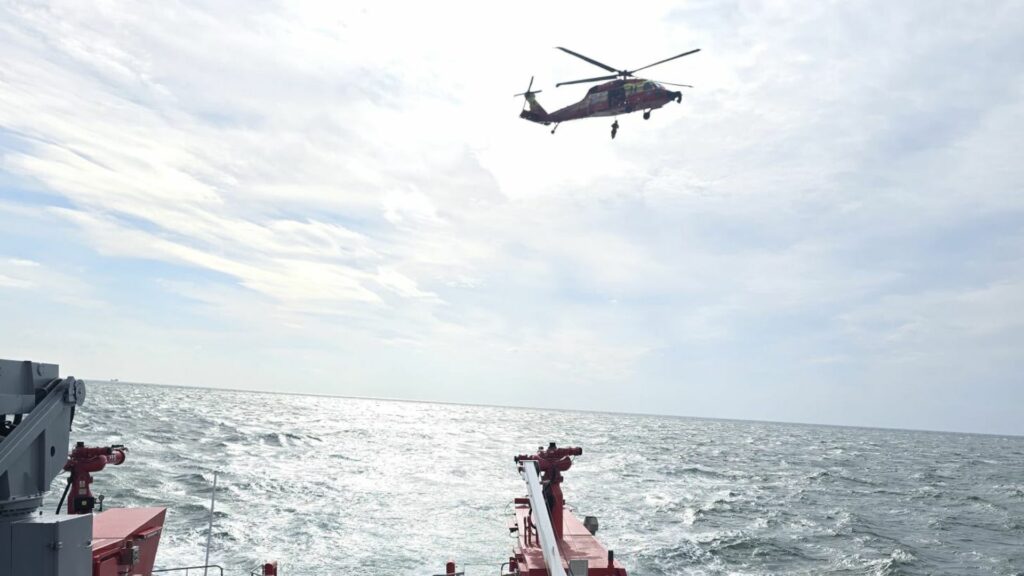 Operațiunile de căutare a marinarilor dispăruți continuă în Marea Neagră
