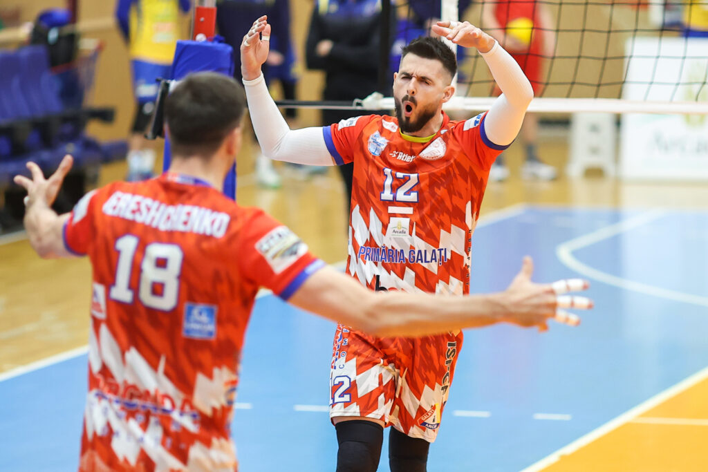 Căpitanul vicecampioanei de volei Arcada Galați, Marian Bala: „Avem obiectivul de a câștiga fiecare trofeu”
