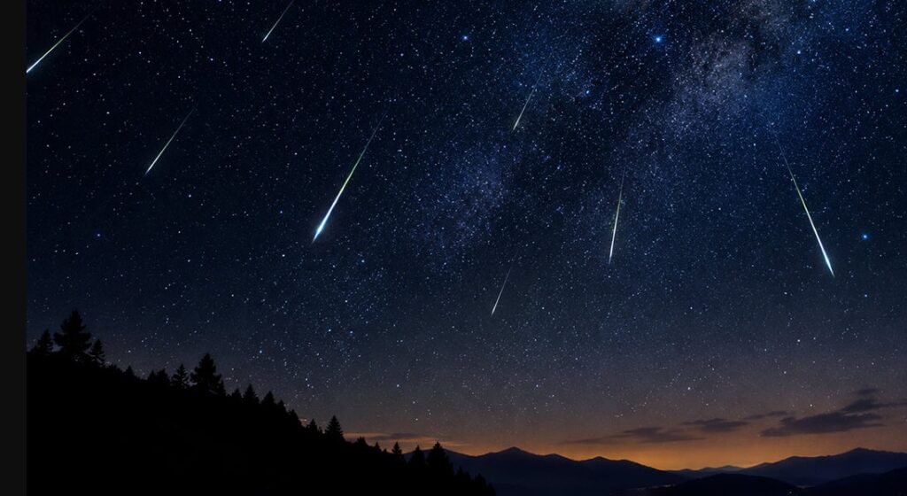 Spectacol pe cerul României în octombrie. Trei ploi de meteori și „Luna Vânătorului”: când și cum pot fi observate